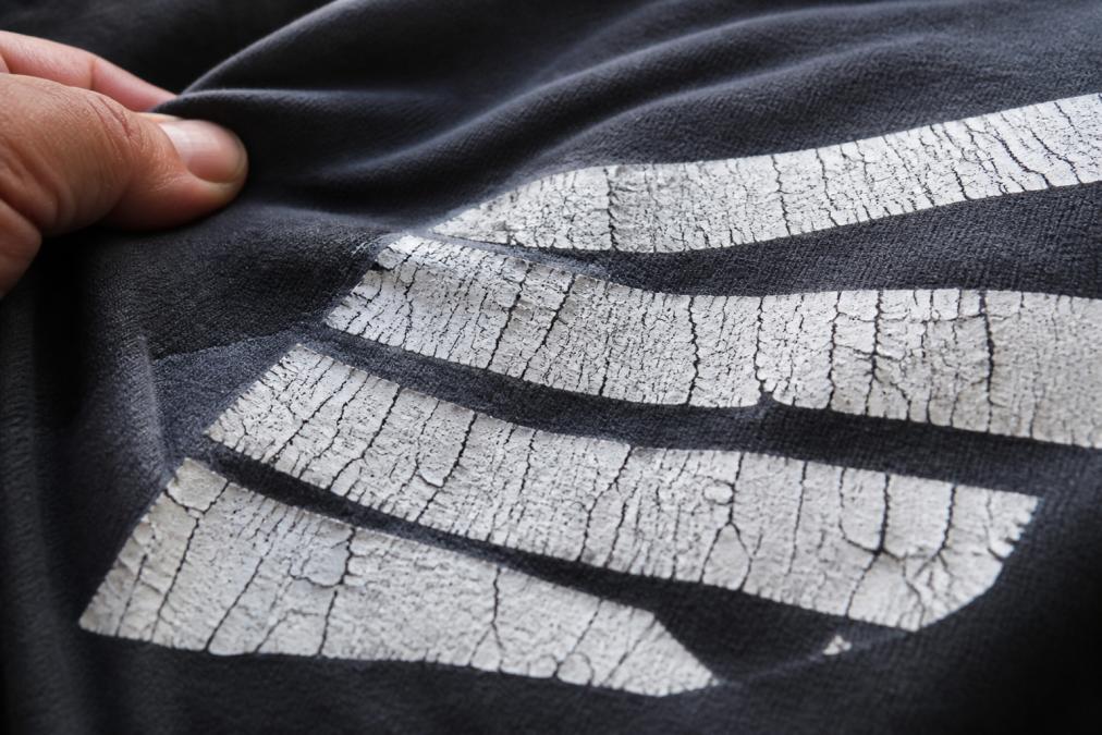 Why Custom Apparel Printing Cracks Easily: Causes and Fixes